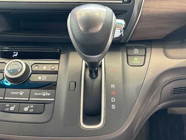 ホンダ フリード 埼玉県 2022(令4)年 0.8万km クリスタルブラックパール ホンダセンシング/純正9インチメモリーナビ/ CD/DVD/BT/フルセグ/USB/バックカメラ/両側電動スライドドア/アダクティブクルーズコントロール/レーンキープアシスト/LEDヘッドライト/シートヒーター/ETC/スマートキー/禁煙車