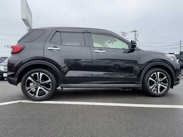 ダイハツ ロッキー プレミアム 徳島県 2021(令3)年 1.9万km ブラックマイカメタリック 純正SDナビ　NSZN-W71D/　フルセグTV/DISC/SD/Bluetooth/iPod/FM/AM/ドライブレコーダー/ビルトインETC/ハーフレザーシート/バックカメラ/クリアランスソナー/ブラインドスポットモニター/純正17インチアルミホイール/追従式クルーズコントロール/アイドリングストップ/シートヒーター/コーナーセンサー/LEDヘッドライト/プッシュスタート/スマートキー/純正フロアマット/純正ドアバイザー/フォグライト/取扱説明書/新車時保証書