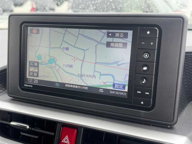 ダイハツ ロッキー プレミアム 徳島県 2021(令3)年 1.9万km ブラックマイカメタリック 純正SDナビ　NSZN-W71D/　フルセグTV/DISC/SD/Bluetooth/iPod/FM/AM/ドライブレコーダー/ビルトインETC/ハーフレザーシート/バックカメラ/クリアランスソナー/ブラインドスポットモニター/純正17インチアルミホイール/追従式クルーズコントロール/アイドリングストップ/シートヒーター/コーナーセンサー/LEDヘッドライト/プッシュスタート/スマートキー/純正フロアマット/純正ドアバイザー/フォグライト/取扱説明書/新車時保証書