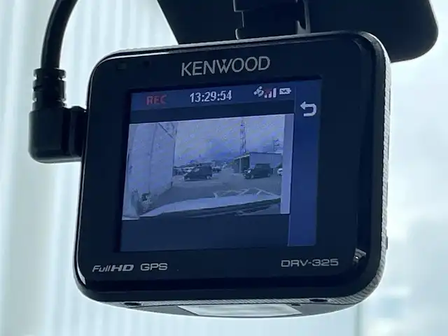 ランドローバー レンジローバーイヴォーク フリースタイル プラス 佐賀県 2018(平30)年 4.2万km 白 10.2型ナビゲーション「InControl Touch Pro」/・AM/FM/BT/CD/DVD/フルセグ//・バックカメラ/メーカーOP MELIDIANスピーカー/シートヒーター「運転席/助手席」/電動パーキングブレーキ/360°サラウンドカメラシステム/走行モード切替/・General（一般路 / ノーマル）/・Grass/Gravel/Snow（草地／砂利／雪道）/・Mud and Ruts（泥道／轍）/・Sand（砂地）/純正18インチアルミホイール/スマートキー/LEDヘッドライト/オートライト/オートエアコン/電動パワーバックドア/新車保証書/取扱説明書/スペアキー1本/・自動緊急ブレーキ/・前方衝突警告（FCW）/・レーンデパーチャーワーニング/・レーンキープアシスト/・ドライバーコンディションモニター（居眠り注意喚起）/・ブラインドスポットモニター（後側方車両検知）/・リアトラフィックモニター（後退時の接近車両検知）/・クルーズコントロール & スピードリミッター/・ヒルディセントコントロール（急坂下り時の速度制御）/・ロールスタビリティコントロール（横転防止機能）