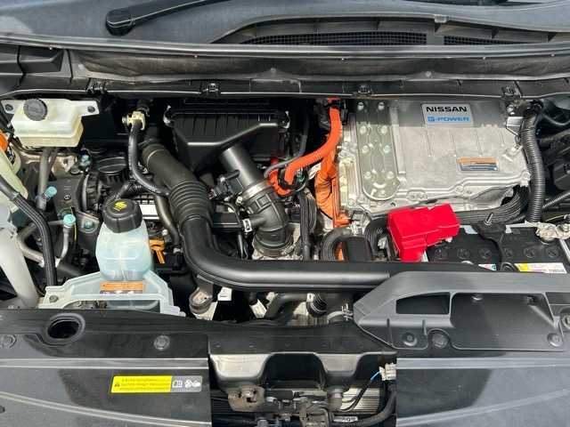 日産 セレナ e－パワー ハイウェイスター V 千葉県 2019(平31)年 4.8万km ブリリアントホワイトパール 2トーン 9型ナビMM518D-L フリップダウンモニター プロパイロット セーフティパックB 両側パワースライドドア インテリジェントルームミラー ステアヒーター シートヒーター ETC ドラレコ LED