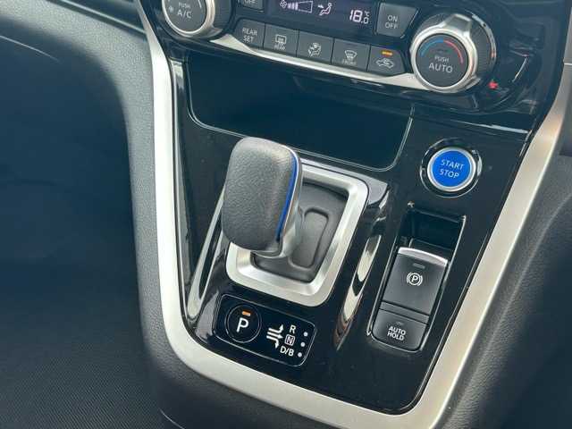 日産 セレナ e－パワー ハイウェイスター V 千葉県 2019(平31)年 4.8万km ブリリアントホワイトパール 2トーン 9型ナビMM518D-L フリップダウンモニター プロパイロット セーフティパックB 両側パワースライドドア インテリジェントルームミラー ステアヒーター シートヒーター ETC ドラレコ LED