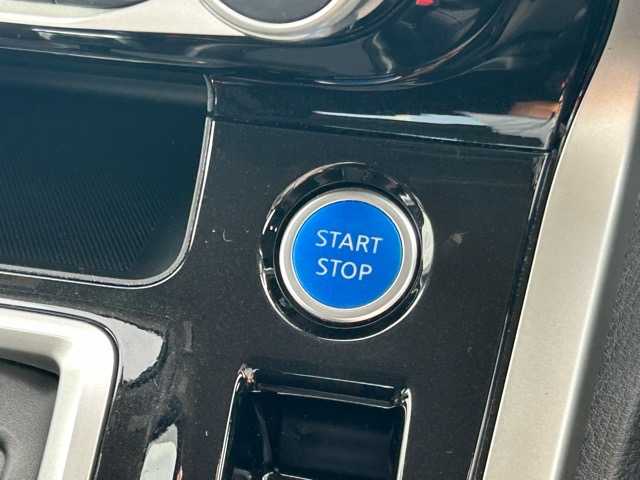 日産 セレナ e－パワー ハイウェイスター V 千葉県 2019(平31)年 4.8万km ブリリアントホワイトパール 2トーン 9型ナビMM518D-L フリップダウンモニター プロパイロット セーフティパックB 両側パワースライドドア インテリジェントルームミラー ステアヒーター シートヒーター ETC ドラレコ LED