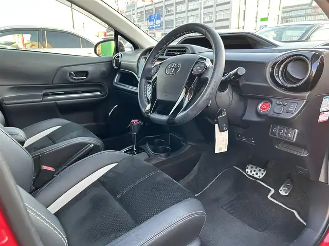 トヨタ アクア G G’s 島根県 2015(平27)年 3.8万km スーパーレッドⅤ 純正ナビ/（Ｂｌｕｅｔｏｏｔｈ/フルセグテレビ/CD/DVD)/バックカメラ/クルーズコントロール/前席シートヒーター/17インチＧ＇ｓアルミホイール/ナノイー/純正LEDヘッドライト/ＬＥＤＢＥＡＭスイッチ/Ｇ＇ｓフロアマット/横滑り防止装置/EV/エコドライブモード