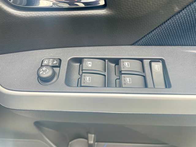 トヨタ ルーミー カスタムG 茨城県 2024(令6)年 0.1万km パールホワイトⅢ ワンオーナー/スマートアシスト/【衝突警報機能・衝突回避支援ブレーキ機能・車線逸脱警報・ブレーキ制御付誤発進抑制機能・ふらつき警報】/純正ナビ/【AM/FM/CD/DVD/BT/フルセグ】/パノラミックビューモニター/両側パワースライドドア/（両側ウェルカムパワースライドドア）/アダプティブクルーズコントロール/ETC2.0/前後録画ドライブレコーダー/コーナーセンサー/前席シートヒーター/オートライト/LEDヘッドライト/フォグランプ/プッシュスタート/スマートスペアキー×１/新車保証書/取扱説明書