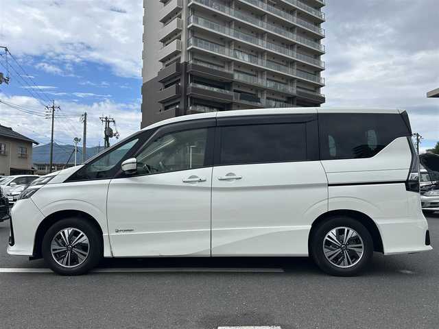 日産 セレナ e－パワー ハイウェイスター V 島根県 2020(令2)年 3.3万km ブリリアントホワイトパール 純正10インチSDナビ　/フルセグTV　/DVD再生　/Bluetooth接続　/バック／サイド／全方位カメラ　/前後ドライブレコーダー　/ビルトインETC　/両側パワースライド　/前後コーナーセンサー　/クルーズコントロール/パーキングアシスト/衝突軽減ブレーキ/レーンキープアシスト　/スマートキー/純正LEDヘッドライト　/純正15インチアルミホイール/純正フロアマット/スペアキー１本