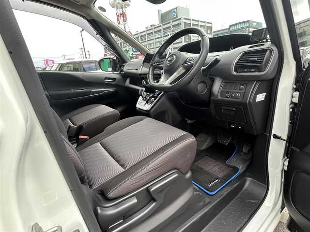 日産 セレナ e－パワー ハイウェイスター V 島根県 2020(令2)年 3.3万km ブリリアントホワイトパール 純正10インチSDナビ　/フルセグTV　/DVD再生　/Bluetooth接続　/バック／サイド／全方位カメラ　/前後ドライブレコーダー　/ビルトインETC　/両側パワースライド　/前後コーナーセンサー　/クルーズコントロール/パーキングアシスト/衝突軽減ブレーキ/レーンキープアシスト　/スマートキー/純正LEDヘッドライト　/純正15インチアルミホイール/純正フロアマット/スペアキー１本