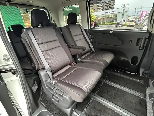 日産 セレナ e－パワー ハイウェイスター V 島根県 2020(令2)年 3.3万km ブリリアントホワイトパール 純正10インチSDナビ　/フルセグTV　/DVD再生　/Bluetooth接続　/バック／サイド／全方位カメラ　/前後ドライブレコーダー　/ビルトインETC　/両側パワースライド　/前後コーナーセンサー　/クルーズコントロール/パーキングアシスト/衝突軽減ブレーキ/レーンキープアシスト　/スマートキー/純正LEDヘッドライト　/純正15インチアルミホイール/純正フロアマット/スペアキー１本