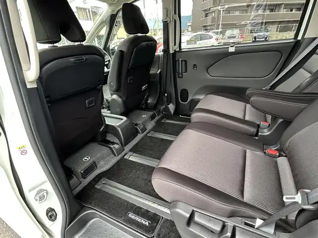 日産 セレナ e－パワー ハイウェイスター V 島根県 2020(令2)年 3.3万km ブリリアントホワイトパール 純正10インチSDナビ　/フルセグTV　/DVD再生　/Bluetooth接続　/バック／サイド／全方位カメラ　/前後ドライブレコーダー　/ビルトインETC　/両側パワースライド　/前後コーナーセンサー　/クルーズコントロール/パーキングアシスト/衝突軽減ブレーキ/レーンキープアシスト　/スマートキー/純正LEDヘッドライト　/純正15インチアルミホイール/純正フロアマット/スペアキー１本
