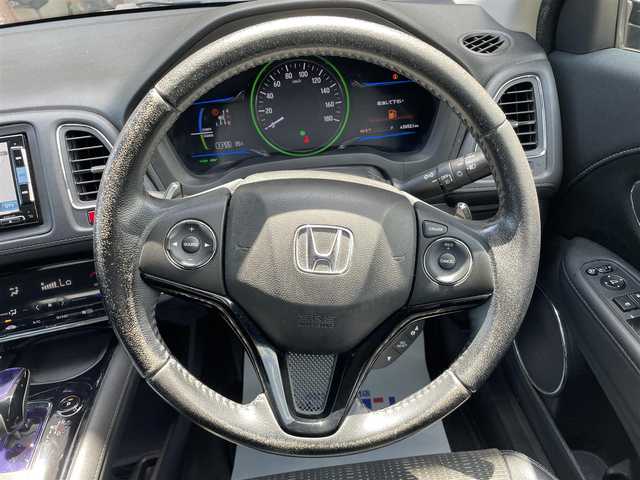 ホンダ ヴェゼル ハイブリッド Z 宮城県 2014(平26)年 12.5万km クリスタルブラックパール (株)IDOMが運営する【じしゃロン仙台店】の自社ローン専用車両になりますこちらは現金またはオートローンご利用時の価格です。自社ローンご希望の方は別途その旨お申付け下さい/ハーフレザーシート/シートヒーター/SDナビ/フルセグ/Bluetooth/CD/DVD/バックカメラ/クルコン/ETC/LEDヘッドライト/ルーフレール