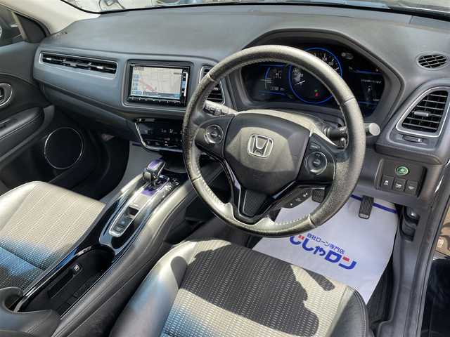 ホンダ ヴェゼル ハイブリッド Z 宮城県 2014(平26)年 12.5万km クリスタルブラックパール (株)IDOMが運営する【じしゃロン仙台店】の自社ローン専用車両になりますこちらは現金またはオートローンご利用時の価格です。自社ローンご希望の方は別途その旨お申付け下さい/ハーフレザーシート/シートヒーター/SDナビ/フルセグ/Bluetooth/CD/DVD/バックカメラ/クルコン/ETC/LEDヘッドライト/ルーフレール