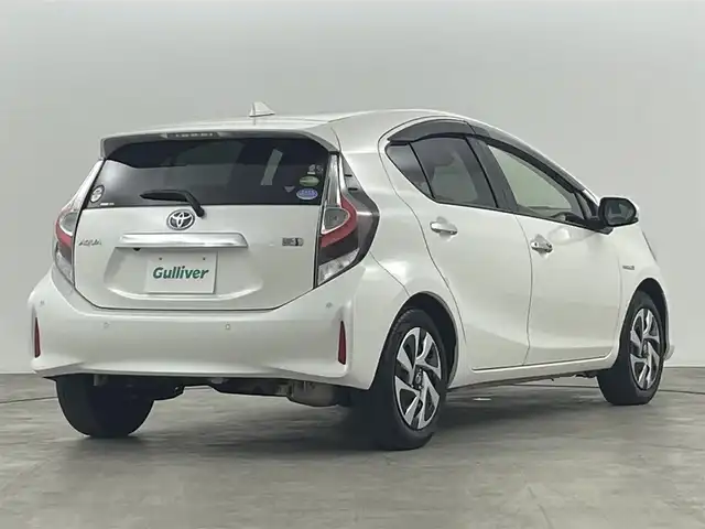 トヨタ アクア S スタイルブラック 福島県 2020(令2)年 4.2万km パール トヨタセーフティーセンス　/・PCS/・車線逸脱警報/・オートマッチクハイビーム/純正大画面正ナビゲーション /【AM/FM/DVD/CD/Bluetooth/フルセグ】/型番:NSZT-W68T/バックカメラ /ドライブレコーダー　/コーナーセンサー/シートヒーター　/ステアリングスイッチ　/・革巻きステアリング　/・チルトステアリング　/プッシュスタート　/・スマートキー/LEDライト/・オートライト/・フォグライト/ウィンカーミラー/取扱説明書