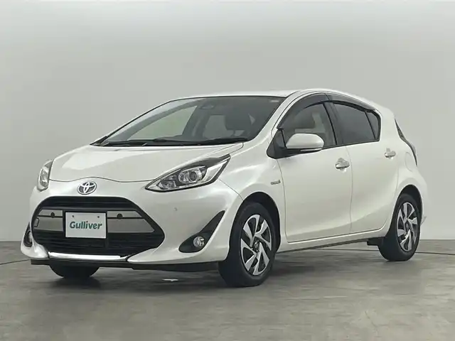 トヨタ アクア S スタイルブラック 福島県 2020(令2)年 4.2万km パール トヨタセーフティーセンス　/・PCS/・車線逸脱警報/・オートマッチクハイビーム/純正大画面正ナビゲーション /【AM/FM/DVD/CD/Bluetooth/フルセグ】/型番:NSZT-W68T/バックカメラ /ドライブレコーダー　/コーナーセンサー/シートヒーター　/ステアリングスイッチ　/・革巻きステアリング　/・チルトステアリング　/プッシュスタート　/・スマートキー/LEDライト/・オートライト/・フォグライト/ウィンカーミラー/取扱説明書