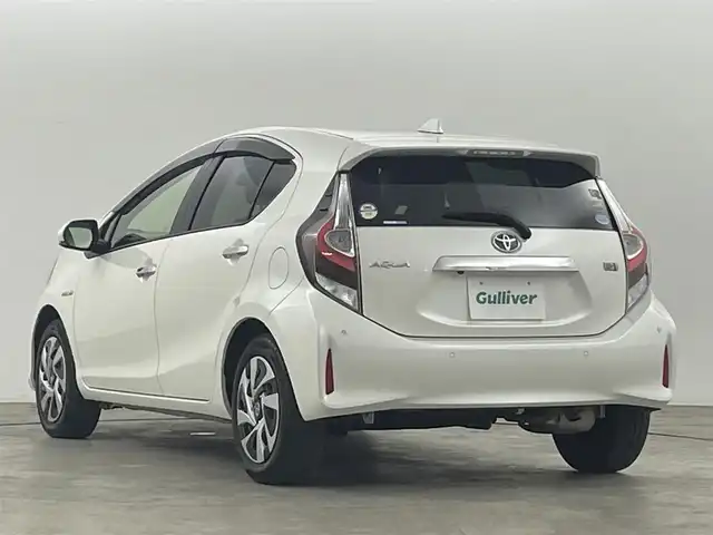 トヨタ アクア S スタイルブラック 福島県 2020(令2)年 4.2万km パール トヨタセーフティーセンス　/・PCS/・車線逸脱警報/・オートマッチクハイビーム/純正大画面正ナビゲーション /【AM/FM/DVD/CD/Bluetooth/フルセグ】/型番:NSZT-W68T/バックカメラ /ドライブレコーダー　/コーナーセンサー/シートヒーター　/ステアリングスイッチ　/・革巻きステアリング　/・チルトステアリング　/プッシュスタート　/・スマートキー/LEDライト/・オートライト/・フォグライト/ウィンカーミラー/取扱説明書