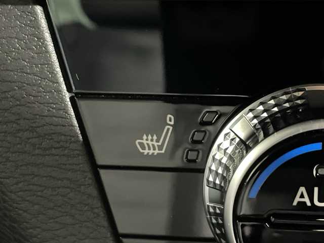 三菱 アウトランダー ＰＨＥＶ ブラックエディション 神奈川県 2023(令5)年 1万km ブラックダイヤモンド ・スマートフォン連携ナビゲーション（９型メモリー）/・マルチアラウンドモニター/・Eアシスト/・マイパイロット/・レーダークルーズ/・パドルシフト/・運転席パワーシート/・純正前後ドライブレコーダー/・純正ETC2.0/・S-AECドライブモードセレクター/・前後シートヒーター /・ステアリングヒーター/・前後ソナー/・ワイヤレス充電/・AC1500W/・スペアキー/・オートライト/ハイビーム/・スマートキー/・プッシュスタート/・リアドアサンシェード/・ハーフレザーシート/・革巻きステアリング/・純正２０インチアルミホイール/・LEDヘッドライト/LEDフォグ/・純正サイド/リアスポイラー