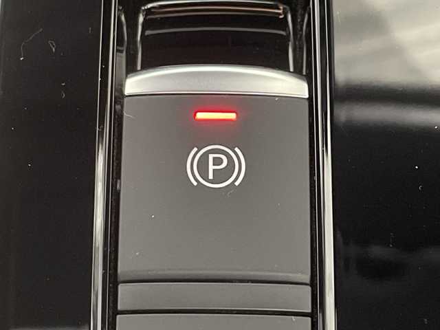 三菱 アウトランダー ＰＨＥＶ ブラックエディション 神奈川県 2023(令5)年 1万km ブラックダイヤモンド ・スマートフォン連携ナビゲーション（９型メモリー）/・マルチアラウンドモニター/・Eアシスト/・マイパイロット/・レーダークルーズ/・パドルシフト/・運転席パワーシート/・純正前後ドライブレコーダー/・純正ETC2.0/・S-AECドライブモードセレクター/・前後シートヒーター /・ステアリングヒーター/・前後ソナー/・ワイヤレス充電/・AC1500W/・スペアキー/・オートライト/ハイビーム/・スマートキー/・プッシュスタート/・リアドアサンシェード/・ハーフレザーシート/・革巻きステアリング/・純正２０インチアルミホイール/・LEDヘッドライト/LEDフォグ/・純正サイド/リアスポイラー