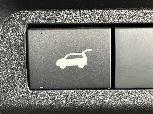 三菱 アウトランダー ＰＨＥＶ ブラックエディション 神奈川県 2023(令5)年 1万km ブラックダイヤモンド ・スマートフォン連携ナビゲーション（９型メモリー）/・マルチアラウンドモニター/・Eアシスト/・マイパイロット/・レーダークルーズ/・パドルシフト/・運転席パワーシート/・純正前後ドライブレコーダー/・純正ETC2.0/・S-AECドライブモードセレクター/・前後シートヒーター /・ステアリングヒーター/・前後ソナー/・ワイヤレス充電/・AC1500W/・スペアキー/・オートライト/ハイビーム/・スマートキー/・プッシュスタート/・リアドアサンシェード/・ハーフレザーシート/・革巻きステアリング/・純正２０インチアルミホイール/・LEDヘッドライト/LEDフォグ/・純正サイド/リアスポイラー