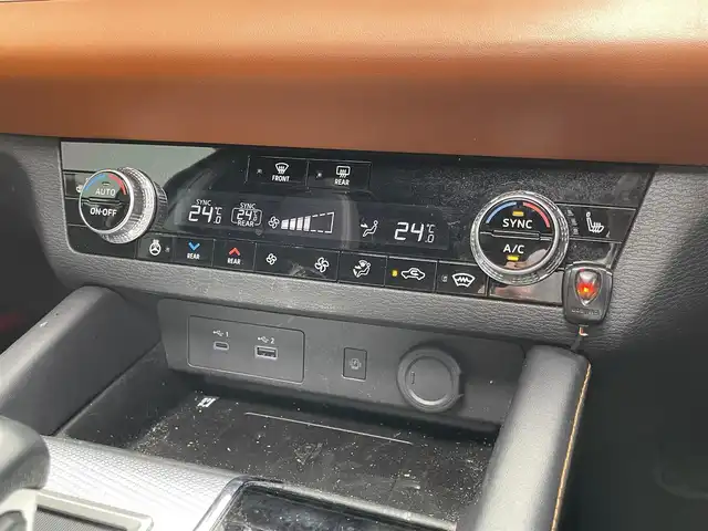 三菱 アウトランダー ＰＨＥＶ P 滋賀県 2022(令4)年 5.8万km ブラックダイヤモンド 純正12.3インチナビ/【Bluetooth/フルセグTV/Apple CarPlay/Android Auto】/パノラマルーフ/BOSEプレミアムサウンド/全方位カメラ/追従クルーズコントロール/クリアランスソナー/ブラインドスポットワーニング/衝突軽減ブレーキ/ヒルディセントコントロール/本革シート/D/Nシートヒーター/D/Nマッサージシート/全席シートヒーター/ステアリングヒーター/ビルトインETC2.0/AC100V電源/ワイヤレス充電/LEDヘッドライト/オートマチックハイビーム/パワーバックドア/プッシュスタート