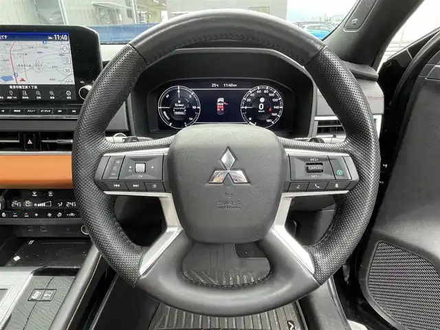 三菱 アウトランダー ＰＨＥＶ P 滋賀県 2022(令4)年 5.8万km ブラックダイヤモンド 純正12.3インチナビ/【Bluetooth/フルセグTV/Apple CarPlay/Android Auto】/パノラマルーフ/BOSEプレミアムサウンド/全方位カメラ/追従クルーズコントロール/クリアランスソナー/ブラインドスポットワーニング/衝突軽減ブレーキ/ヒルディセントコントロール/本革シート/D/Nシートヒーター/D/Nマッサージシート/全席シートヒーター/ステアリングヒーター/ビルトインETC2.0/AC100V電源/ワイヤレス充電/LEDヘッドライト/オートマチックハイビーム/パワーバックドア/プッシュスタート