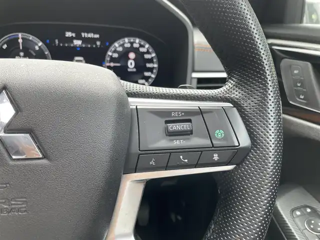三菱 アウトランダー ＰＨＥＶ P 滋賀県 2022(令4)年 5.8万km ブラックダイヤモンド 純正12.3インチナビ/【Bluetooth/フルセグTV/Apple CarPlay/Android Auto】/パノラマルーフ/BOSEプレミアムサウンド/全方位カメラ/追従クルーズコントロール/クリアランスソナー/ブラインドスポットワーニング/衝突軽減ブレーキ/ヒルディセントコントロール/本革シート/D/Nシートヒーター/D/Nマッサージシート/全席シートヒーター/ステアリングヒーター/ビルトインETC2.0/AC100V電源/ワイヤレス充電/LEDヘッドライト/オートマチックハイビーム/パワーバックドア/プッシュスタート