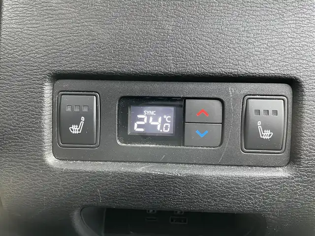 三菱 アウトランダー ＰＨＥＶ P 滋賀県 2022(令4)年 5.8万km ブラックダイヤモンド 純正12.3インチナビ/【Bluetooth/フルセグTV/Apple CarPlay/Android Auto】/パノラマルーフ/BOSEプレミアムサウンド/全方位カメラ/追従クルーズコントロール/クリアランスソナー/ブラインドスポットワーニング/衝突軽減ブレーキ/ヒルディセントコントロール/本革シート/D/Nシートヒーター/D/Nマッサージシート/全席シートヒーター/ステアリングヒーター/ビルトインETC2.0/AC100V電源/ワイヤレス充電/LEDヘッドライト/オートマチックハイビーム/パワーバックドア/プッシュスタート