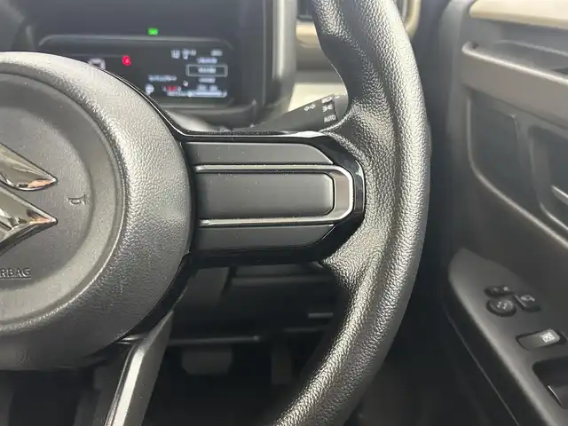 スズキ スペーシア HYBRID X 千葉県 2024(令6)年 0.5万km ピュアホワイトP 禁煙/両側電動ドア/デュアルセンサーブレーキサポート/・車線逸脱警報システム/・先行車発進システム/・コーナーセンサー/純正9インチメモリナビ/・USB/Bluetooth/フルセグTV/・全方位カメラ/DNシートヒーター/ステアリングスイッチ/純正ホイールキャップ/オートライト/・LEDヘッドライト/・ヘッドライトレベライザー