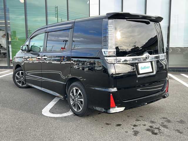 トヨタ ヴォクシー ZS 煌Ⅲ 岐阜県 2021(令3)年 5.9万km ブラック 登録時走行距離58312km/純正10インチナビ/フルセグＴＶ/バックカメラ/クルーズコントロール/両側パワースライドドア/コーナーセンサー/プッシュスタート/スマートキー/レーンキープアシスト/ＬＥＤヘッドライト/オートライト/禁煙車/ＥＴＣ/Bluetooth接続/純正アルミホイール/社外フロアマット/ハーフレザーシート/アイドリングストップ