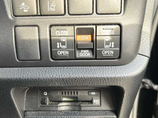 トヨタ ヴォクシー ZS 煌Ⅲ 岐阜県 2021(令3)年 5.9万km ブラック 登録時走行距離58312km/純正10インチナビ/フルセグＴＶ/バックカメラ/クルーズコントロール/両側パワースライドドア/コーナーセンサー/プッシュスタート/スマートキー/レーンキープアシスト/ＬＥＤヘッドライト/オートライト/禁煙車/ＥＴＣ/Bluetooth接続/純正アルミホイール/社外フロアマット/ハーフレザーシート/アイドリングストップ