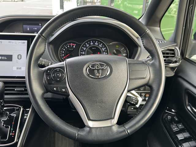 トヨタ ヴォクシー ZS 煌Ⅲ 岐阜県 2021(令3)年 5.9万km ブラック 登録時走行距離58312km/純正10インチナビ/フルセグＴＶ/バックカメラ/クルーズコントロール/両側パワースライドドア/コーナーセンサー/プッシュスタート/スマートキー/レーンキープアシスト/ＬＥＤヘッドライト/オートライト/禁煙車/ＥＴＣ/Bluetooth接続/純正アルミホイール/社外フロアマット/ハーフレザーシート/アイドリングストップ