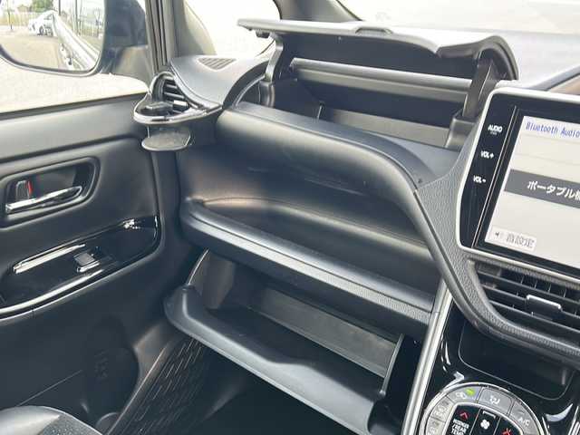 トヨタ ヴォクシー ZS 煌Ⅲ 岐阜県 2021(令3)年 5.9万km ブラック 登録時走行距離58312km/純正10インチナビ/フルセグＴＶ/バックカメラ/クルーズコントロール/両側パワースライドドア/コーナーセンサー/プッシュスタート/スマートキー/レーンキープアシスト/ＬＥＤヘッドライト/オートライト/禁煙車/ＥＴＣ/Bluetooth接続/純正アルミホイール/社外フロアマット/ハーフレザーシート/アイドリングストップ