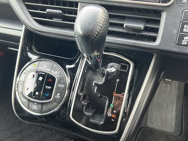 トヨタ ヴォクシー ZS 煌Ⅲ 岐阜県 2021(令3)年 5.9万km ブラック 登録時走行距離58312km/純正10インチナビ/フルセグＴＶ/バックカメラ/クルーズコントロール/両側パワースライドドア/コーナーセンサー/プッシュスタート/スマートキー/レーンキープアシスト/ＬＥＤヘッドライト/オートライト/禁煙車/ＥＴＣ/Bluetooth接続/純正アルミホイール/社外フロアマット/ハーフレザーシート/アイドリングストップ