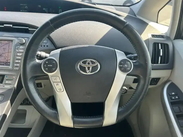 トヨタ プリウス G 静岡県 2013(平25)年 11.2万km ホワイトパールクリスタルシャイン エンジンスタートボタン/パワーステアリング/パワーウィンドウ/アイドリングストップ/リモコンキー/AAC/USB入力端子/純正ETC/HDDナビ（フルセグTV、DVD再生機能有、CDチェンジャー）/純正フロアマット/ハーフレザーシート/D席パワーシート/ルーフレール/純正アルミホイール/ABS/横滑り防止装置/前コーナーセンサー/オートライト/キセノンヘッドライト/W+サイドエアバック/カーテンエアバック