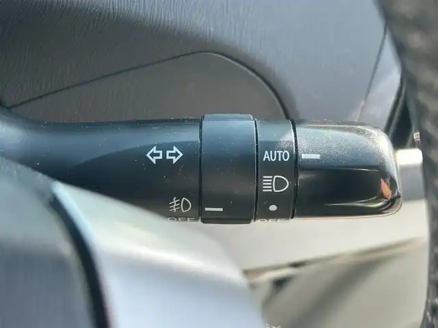 トヨタ プリウス G 静岡県 2013(平25)年 11.2万km ホワイトパールクリスタルシャイン エンジンスタートボタン/パワーステアリング/パワーウィンドウ/アイドリングストップ/リモコンキー/AAC/USB入力端子/純正ETC/HDDナビ（フルセグTV、DVD再生機能有、CDチェンジャー）/純正フロアマット/ハーフレザーシート/D席パワーシート/ルーフレール/純正アルミホイール/ABS/横滑り防止装置/前コーナーセンサー/オートライト/キセノンヘッドライト/W+サイドエアバック/カーテンエアバック