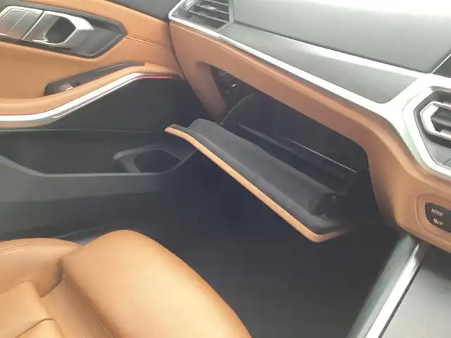 ＢＭＷ ＢＭＷ ３１８ｉ 40thアニバーサリーED 栃木県 2021(令3)年 5.6万km 白  ワンオーナー/ 純正ナビ/ バックカメラ/ B/Tオーディオ/ アップルCarPlay/ 300台限定車/ インテリジェントセーフティ/ LEDドアプロジェクター/ 前席パワーシート（D席シートメモリー）/ 前席シートヒーター/ クルーズコントロール/ パーキングアシスト/ オートホールド/ プッシュスタート/ ETC/ LEDヘッドライト/ LEDフォグライト/ プッシュスタート/ 純正ドラレコ（前後カメラ）/ 純正フロアマット