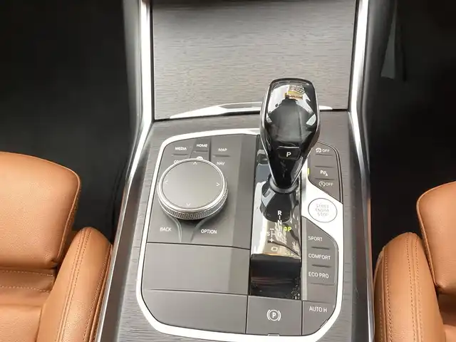 ＢＭＷ ＢＭＷ ３１８ｉ 40thアニバーサリーED 栃木県 2021(令3)年 5.6万km 白  ワンオーナー/ 純正ナビ/ バックカメラ/ B/Tオーディオ/ アップルCarPlay/ 300台限定車/ インテリジェントセーフティ/ LEDドアプロジェクター/ 前席パワーシート（D席シートメモリー）/ 前席シートヒーター/ クルーズコントロール/ パーキングアシスト/ オートホールド/ プッシュスタート/ ETC/ LEDヘッドライト/ LEDフォグライト/ プッシュスタート/ 純正ドラレコ（前後カメラ）/ 純正フロアマット