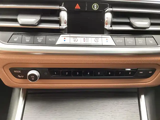 ＢＭＷ ＢＭＷ ３１８ｉ 40thアニバーサリーED 栃木県 2021(令3)年 5.6万km 白  ワンオーナー/ 純正ナビ/ バックカメラ/ B/Tオーディオ/ アップルCarPlay/ 300台限定車/ インテリジェントセーフティ/ LEDドアプロジェクター/ 前席パワーシート（D席シートメモリー）/ 前席シートヒーター/ クルーズコントロール/ パーキングアシスト/ オートホールド/ プッシュスタート/ ETC/ LEDヘッドライト/ LEDフォグライト/ プッシュスタート/ 純正ドラレコ（前後カメラ）/ 純正フロアマット