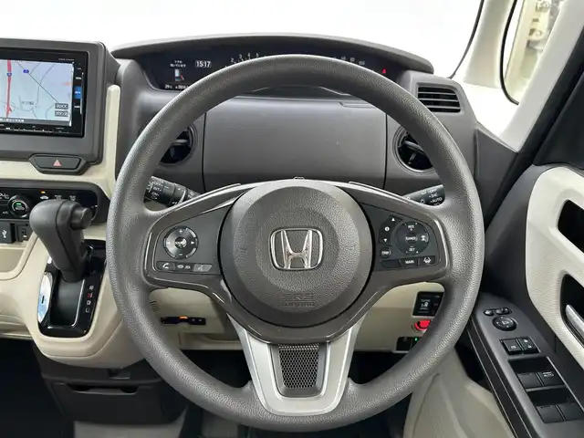 ホンダ Ｎ ＢＯＸ G L ホンダセンシング 埼玉県 2019(令1)年 4.4万km ピーチブロッサムパール 純正ナビ　　VXM-195VFI/（フルセグTV/BT/CD/DVD/AM/FM/SD)/純正ナビ連動ドラレコ　DRH-189N/ホンダセンシング/・衝突軽減ブレーキ（ＣＭＢＳ）/・誤発進抑制機能/・路外逸脱抑制機能/・車線維持支援システム/・アダプティブクルーズコントロール/バックカメラ/ステアリングリモコン/純正ドアバイザー/純正フロアマット/ドアミラーウィンカー/オートミラー/電動格納ミラー/サイドアンダーミラー/オートハロゲンライト/車両/ナビ取扱説明書/保証書