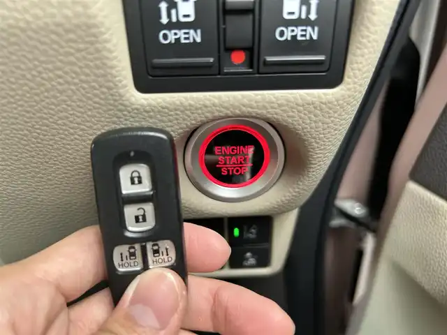 ホンダ Ｎ ＢＯＸ G L ホンダセンシング 埼玉県 2019(令1)年 4.4万km ピーチブロッサムパール 純正ナビ　　VXM-195VFI/（フルセグTV/BT/CD/DVD/AM/FM/SD)/純正ナビ連動ドラレコ　DRH-189N/ホンダセンシング/・衝突軽減ブレーキ（ＣＭＢＳ）/・誤発進抑制機能/・路外逸脱抑制機能/・車線維持支援システム/・アダプティブクルーズコントロール/バックカメラ/ステアリングリモコン/純正ドアバイザー/純正フロアマット/ドアミラーウィンカー/オートミラー/電動格納ミラー/サイドアンダーミラー/オートハロゲンライト/車両/ナビ取扱説明書/保証書