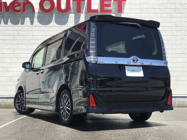 トヨタ ヴォクシー ZS 煌Ⅱ 富山県 2016(平28)年 7.8万km ブラック フリップダウンモニター/社外ナビ/フルセグTV/バックカメラ/衝突被害軽減ブレーキ/レーンキープアシスト/両側パワースライドドア/プッシュスタート/スマートキー/LEDヘッドライト/オートライト/社外AWスタッドレスタイヤ車載/ETC