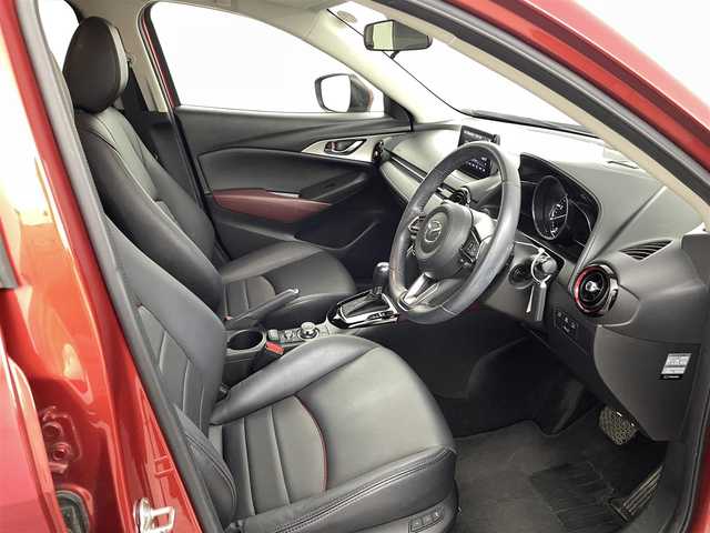 マツダ ＣＸ－３ XD プロアクティブ 福島県 2018(平30)年 11.1万km ソウルレッドクリスタルM i-ACTIVSENSE/・レーダークルーズコントロール/・車線逸脱警報システム/・ハイビームアシスト/・衝突被害軽減ブレーキ/・交通標識認識システム/・横滑り防止装置/純正ナビ/・フルセグTV/BT/CD/DVD/AUX/USB/FM/AM/SD/・バックカメラ/・前方ドライブレコーダー/・ETC/ハーフレザーシート/・D席パワーシート/・D+N席シートヒーター/ヘッドアップディスプレイ/革張ステアリング/・ステアリングリモコン/・ステアリングヒーター/プッシュスタート/・スマートキー/電動格納ミラー/・ウィンカーミラー/LEDヘッドライト/・オートライト/・フォグランプ/コーナーセンサー/純正フロアマット/ドアバイザー/純正18インチアルミ/ワンオーナー