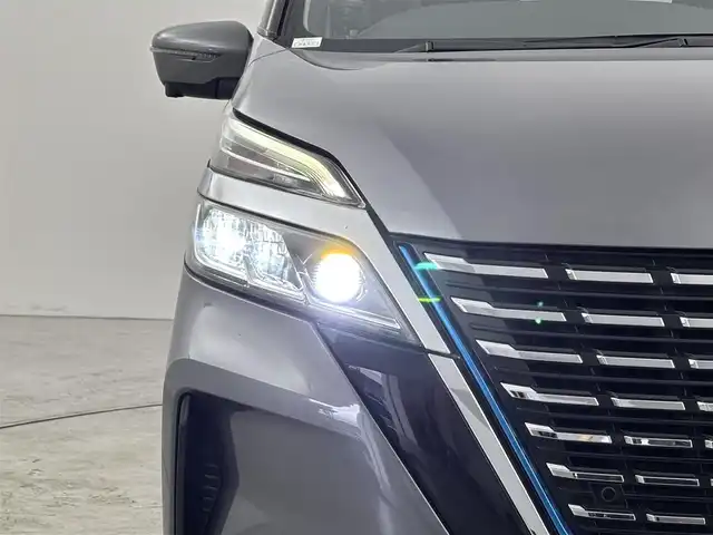 日産 セレナ e－パワー ハイウェイスター V 福岡県 2020(令2)年 7.9万km ダークメタルグレー 純正１０型ナビ（フルセグＴＶ）　/全方位カメラ　/エマージェンシーブレーキ　/プロパイロット　/パーキングアシスト　/両側パワースライドドア　/MTモード付　/ＢＳＭ　/前後ドラレコ　/ＥＴＣ　/ＬＥＤ　/純正１５型ＡＷ