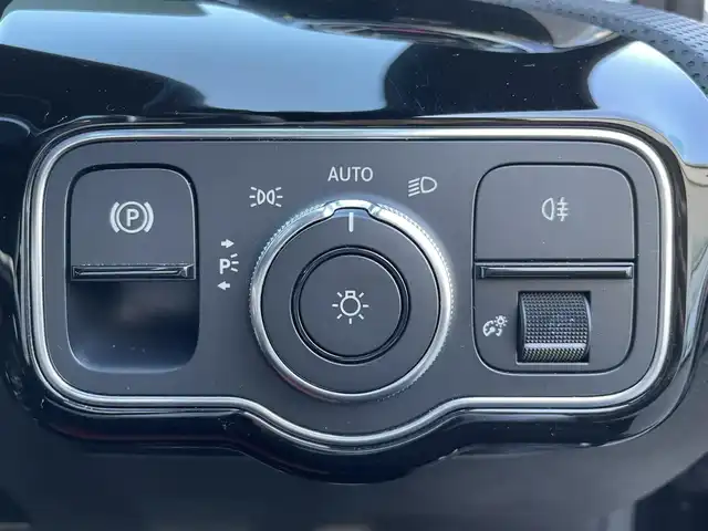 メルセデス・ベンツ ＣＬＡ１８０ AMGライン 福岡県 2021(令3)年 4.8万km コスモスブラック ワンオーナー/純正メーカーナビ/（Bluetooth対応/フルセグTV/AM/FM）/サンルーフ/レーダークルーズコントロール/パドルシフト/360度カメラ/バックカメラ/ヘッドアップディスプレイ/アドバンスサウンドシステム（10スピーカー）/ブラインドスポットモニター/ドライブレコーダー（前側）/前席シートヒーター/前席パワーシート（メモリ付）/パワーバックドア/ETC/アクティブレーンチェンジングアシスト/アクティブエマージェンシーストップアシスト/ブラック/レッドツートーン革スポーツシート/純正アルミホイール/純正フロアマット/プッシュスタート/保証書/取扱説明書/スマートキー