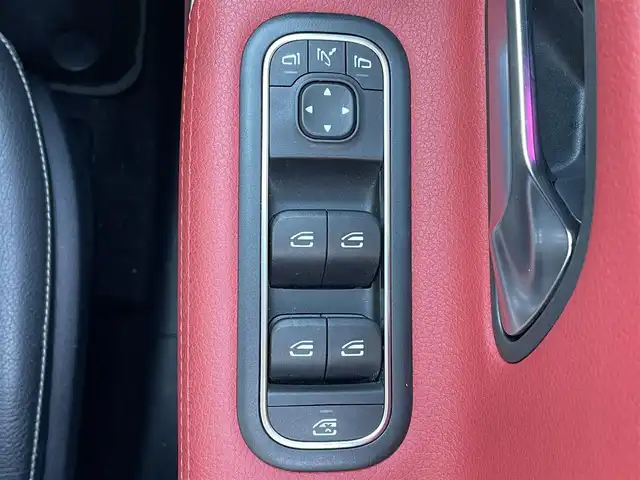 メルセデス・ベンツ ＣＬＡ１８０ AMGライン 福岡県 2021(令3)年 4.8万km コスモスブラック ワンオーナー/純正メーカーナビ/（Bluetooth対応/フルセグTV/AM/FM）/サンルーフ/レーダークルーズコントロール/パドルシフト/360度カメラ/バックカメラ/ヘッドアップディスプレイ/アドバンスサウンドシステム（10スピーカー）/ブラインドスポットモニター/ドライブレコーダー（前側）/前席シートヒーター/前席パワーシート（メモリ付）/パワーバックドア/ETC/アクティブレーンチェンジングアシスト/アクティブエマージェンシーストップアシスト/ブラック/レッドツートーン革スポーツシート/純正アルミホイール/純正フロアマット/プッシュスタート/保証書/取扱説明書/スマートキー