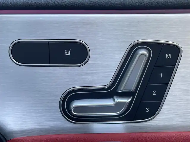 メルセデス・ベンツ ＣＬＡ１８０ AMGライン 福岡県 2021(令3)年 4.8万km コスモスブラック ワンオーナー/純正メーカーナビ/（Bluetooth対応/フルセグTV/AM/FM）/サンルーフ/レーダークルーズコントロール/パドルシフト/360度カメラ/バックカメラ/ヘッドアップディスプレイ/アドバンスサウンドシステム（10スピーカー）/ブラインドスポットモニター/ドライブレコーダー（前側）/前席シートヒーター/前席パワーシート（メモリ付）/パワーバックドア/ETC/アクティブレーンチェンジングアシスト/アクティブエマージェンシーストップアシスト/ブラック/レッドツートーン革スポーツシート/純正アルミホイール/純正フロアマット/プッシュスタート/保証書/取扱説明書/スマートキー