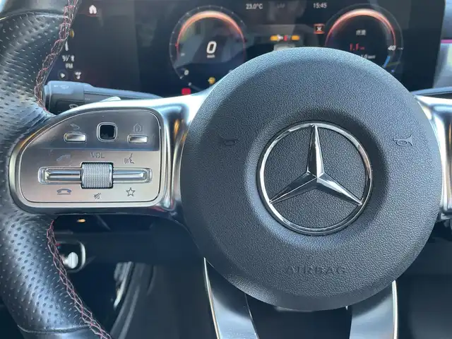 メルセデス・ベンツ ＣＬＡ１８０ AMGライン 福岡県 2021(令3)年 4.8万km コスモスブラック ワンオーナー/純正メーカーナビ/（Bluetooth対応/フルセグTV/AM/FM）/サンルーフ/レーダークルーズコントロール/パドルシフト/360度カメラ/バックカメラ/ヘッドアップディスプレイ/アドバンスサウンドシステム（10スピーカー）/ブラインドスポットモニター/ドライブレコーダー（前側）/前席シートヒーター/前席パワーシート（メモリ付）/パワーバックドア/ETC/アクティブレーンチェンジングアシスト/アクティブエマージェンシーストップアシスト/ブラック/レッドツートーン革スポーツシート/純正アルミホイール/純正フロアマット/プッシュスタート/保証書/取扱説明書/スマートキー