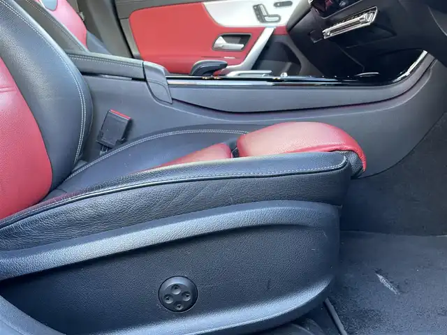 メルセデス・ベンツ ＣＬＡ１８０ AMGライン 福岡県 2021(令3)年 4.8万km コスモスブラック ワンオーナー/純正メーカーナビ/（Bluetooth対応/フルセグTV/AM/FM）/サンルーフ/レーダークルーズコントロール/パドルシフト/360度カメラ/バックカメラ/ヘッドアップディスプレイ/アドバンスサウンドシステム（10スピーカー）/ブラインドスポットモニター/ドライブレコーダー（前側）/前席シートヒーター/前席パワーシート（メモリ付）/パワーバックドア/ETC/アクティブレーンチェンジングアシスト/アクティブエマージェンシーストップアシスト/ブラック/レッドツートーン革スポーツシート/純正アルミホイール/純正フロアマット/プッシュスタート/保証書/取扱説明書/スマートキー
