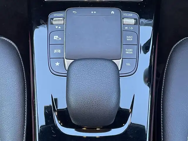 メルセデス・ベンツ ＣＬＡ１８０ AMGライン 福岡県 2021(令3)年 4.8万km コスモスブラック ワンオーナー/純正メーカーナビ/（Bluetooth対応/フルセグTV/AM/FM）/サンルーフ/レーダークルーズコントロール/パドルシフト/360度カメラ/バックカメラ/ヘッドアップディスプレイ/アドバンスサウンドシステム（10スピーカー）/ブラインドスポットモニター/ドライブレコーダー（前側）/前席シートヒーター/前席パワーシート（メモリ付）/パワーバックドア/ETC/アクティブレーンチェンジングアシスト/アクティブエマージェンシーストップアシスト/ブラック/レッドツートーン革スポーツシート/純正アルミホイール/純正フロアマット/プッシュスタート/保証書/取扱説明書/スマートキー