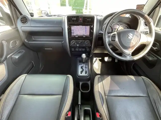 スズキ ジムニー ランドベンチャー 道央・札幌 2017(平29)年 5.7万km ブルーイッシュブラックパール3 4WD/社外メモリナビ（NVIC-RZ800)/【CD/DVD/フルセグTV/Bluetooth】/電動格納ミラー/D席シートヒーター/レザーシート/フォグライト/ステアリングスイッチ/ヘッドライトレベライザー/革巻ステアリング