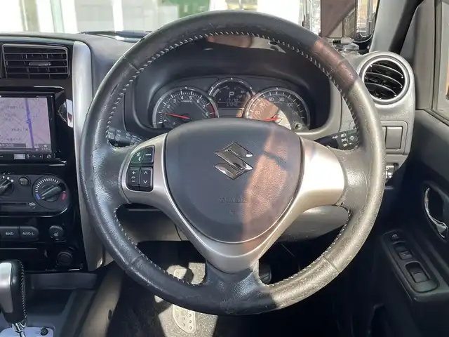 スズキ ジムニー ランドベンチャー 道央・札幌 2017(平29)年 5.7万km ブルーイッシュブラックパール3 4WD/社外メモリナビ（NVIC-RZ800)/【CD/DVD/フルセグTV/Bluetooth】/電動格納ミラー/D席シートヒーター/レザーシート/フォグライト/ステアリングスイッチ/ヘッドライトレベライザー/革巻ステアリング