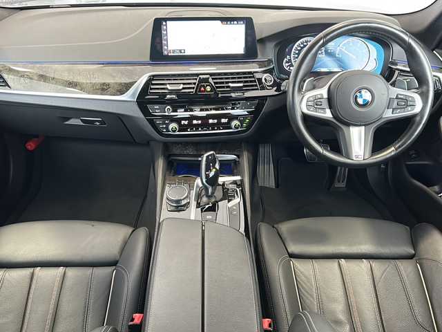 ＢＭＷ ５２３ｄ Mスポーツ 栃木県 2018(平30)年 10.9万km ブルーストーン ワンオーナー/純正SDナビ/・Bluetooth CD DVD/・TV ワンセグ/・全方位カメラ/追従式クルーズコントロール/パワーバックドア/パドルシフト/パワーシート/レザーシート/全席シートヒーター/ドライブレコーダー/ETC/LEDヘッドライト/オートライト/アダプティブヘッドライト/ハイビームアシスタント/衝突被害軽減システム/コーナーセンサー